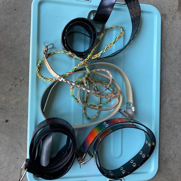 Box of assorted belts (5) - Picture 2 of 15